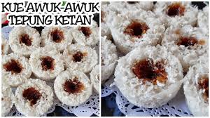 Kue iwel dibuat dari campuran ketan hitam, gula merah, dan kelapa. Resep Kue Basah Awuk Awuk Tepung Ketan Kue Tradisional Ala Rumahan Youtube