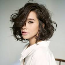 Grab your textured products and click here to and join me as we ride the waves of these popular wavy bobs! Pin By Insidecloset On Hair Makeup Messy Short Hair Short Hair Styles Thick Hair Styles