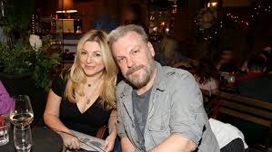 Μπήκε στον χώρο του θεάματος όταν ήταν δέκα ετών. Xristina Polith Kwstas Spyropoylos Na Giati 8aymazoyme Celebrities Eidhseis