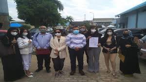 Arisan sudah waktunya pulang adalah komik yang menceritakan kehidupan nyata yang kita rasakan sehari hari, yaitu dengan mengadakan arisan. D5iwf5gai2r96m