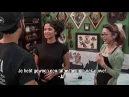 Lars veldwijk neemt tattoo in zijn gezicht. Monica Geuze Laat Haar Nektatoeage Zetten Youtube