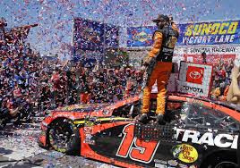 Carl edwards, who won at sonoma in 2014, edged aj allmendinger, who started on the pole in 2015, for the top spot in qualifying. Martin Truex Jr Tames New Setup Wins Nascar Cup Series Race At Sonoma Pittsburgh Post Gazette