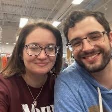 Debbie Mariotti's Instagram, Twitter & Facebook