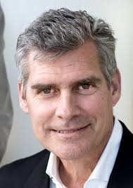 Bowie's pianist, Hoag doctor change lives with music