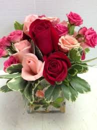 Cube Full Of Roses Phoenix Az Valentines Flowers Rose Arrangements Flower Arrangements