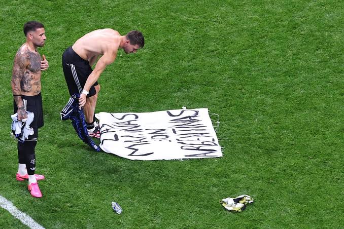 UK calls for FIFA inquiry into 'Falklands are Argentine' banner – POLITICO