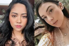 Ibu dari rachel vennya, viens tasman, sempat ditanya netize tentang hubungannya dengan mantan menantunya. Adu Gaya Rachel Vennya Dengan Selebgram Yang Diduga Jadi Selingkuhan Niko Al Hakim Semua Halaman Stylo