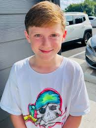 FIFTH GRADE ✏️📕🚌 I can't believe we made it to fifth grade so fast. My  not so little babies, I hope this year is everything you wanted. I hope you  both have