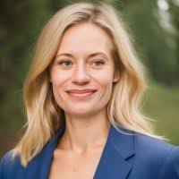 Sarah Copeland's Instagram, Twitter & Facebook