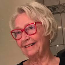 Rose鄉村- Yue eating by herself 自己吃饭的乐乐| Facebook