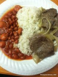 Bistec Encebollado Puerto Rico Arroz Con Habichuelas Rosadas Y Bistec Encebollado Recetas Caribenas Comida Caribena Comida Latina