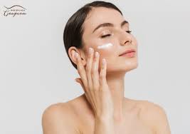 Giải đáp] Nên bôi kem chống nắng trước hay sau kem dưỡng thì đúng?