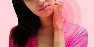 Provided it is in the right reason, you can cover the hickey if it is on your neck using a scarf. Hickey Hiding Tips How To Cover Up A Hickey With Makeup