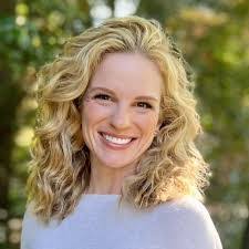 Courtney Doerr's Instagram, Twitter & Facebook