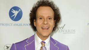 Richard Simmons, den amerikanska träningsguru som drog sig tillbaka från  rampljuset 2014, är inte borta. Ett uttalande på hans Facebooksida  tillbakavisar de frågor som den populära podden ”Missing Richard Simmons”  ställer. -