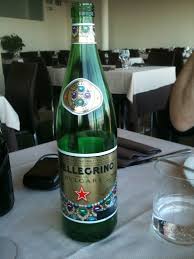 Original, lemon, lime, pink grapefruit, green apple et l'orange Vergoldetes Wasser Bulgaris San Pellegrino Kortissimo