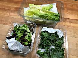 Gently mix the lettuce, water, and vinegar around and let it soak for a few minutes. Genious Tip To Keep Lettuce Fresh For Weeks Andrea Dekker