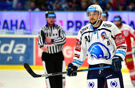 Jan kovář (born 20 march 1990) is czech professional ice hockey forward who is currently playing for ev zug of the national league (nl). Kovar Po Prohre Zuril Takove Fanousky Nepotrebujeme Nova Sport