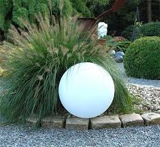 Faszination Licht Leuchtende Kugeln Hocker Und Pflanzkubel Leuchtkugeln Garten Pflanzkubel Pflanzen