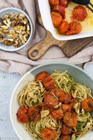 Spaghetti Mit Geschmorten Tomaten Und Walnussen Tulpentag Schnelle Rezepte Rezepte Fruhlingsrezepte Lebensmittel Essen