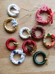Mini Christmas Wreaths Using Wooden Curtain Rings Christmas Crafts Diy Christmas Ornaments Xmas Crafts