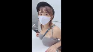 机におっぱい乗せると楽だよね - YouTube