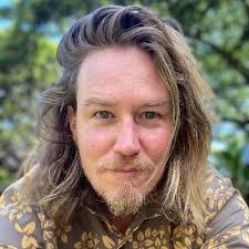 Dan Strader's Instagram, Twitter & Facebook