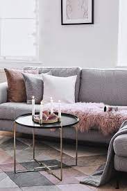 Tea Rose Das Interior Traumpaar Grau Blush Gegensatze Ziehen Sich An Heisst Es Und Wer Das Neue Interior Haus Deko Wohnzimmer Inspiration Wohnzimmer Grau