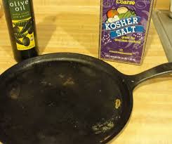 Removing Rust From Cast Iron Olive Oil Coarse Salt Cast Iron How To Clean Rust Cast Iron Cookware