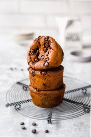 Vegane Glutenfreie Kurbis Muffins Rezept Foodreich Vegan Blog Rezept In 2021 Rezepte Kurbis Muffins Schoko Chips