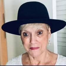 Nellie Andrew's Instagram, Twitter & Facebook