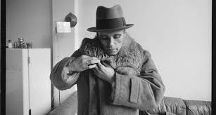 Joseph beuys ist einer der weltweit bedeutendsten künstler des 20. Beuys
