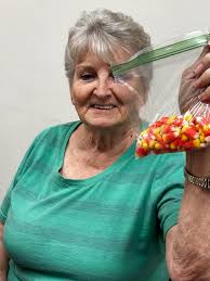 TOMORROW, October 30, is National Candy Corn Day!!! 🍬🍂 Here's the cutest  little seasonal activity to celebrate! We've got this and a packet more of  activities to get you through the day.