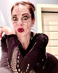 I'm not 3 days late posting a Halloween pic, this is how I dress everyday,  duh. See you at the grocery store! 🕷🕸