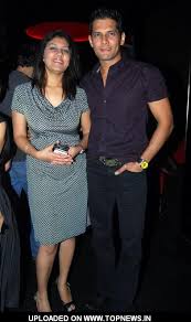 Amar With Wife And Kids Pics Bigg Boss Season 5 Get all the information about amarr upadhyay. wife and kids pics bigg boss season