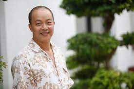 Nam nghệ sĩ đã lại dùng những lời lẽ kém văn minh, tục tĩu để công kích một nhân vật mà anh không nêu rõ tên. Wdlr0r0lsrolfm