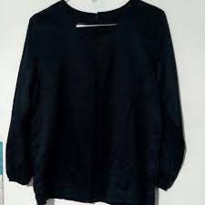 New arrival morina lace top idr. Blouse Hitam Polos Fesyen Wanita Pakaian Wanita Di Carousell