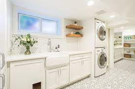 If you have a large family, you are probably tackling this chore on a daily or once a week basis, so having a properly equipped laundry room with help. Farmhouse Laundry Room Landhausstil Hauswirtschaftsraum Seattle Houzz