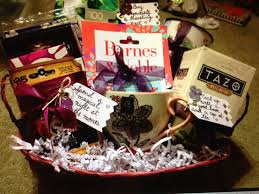 For The Reader In Your Life Book Gift Basket Diy Projects Gifts Carnival Gift