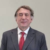 90+ "Dr Lloyd" profiles