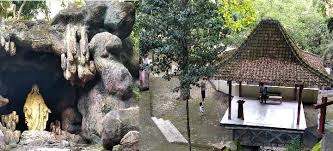 Objek wisata di wonogiri cocok untuk tempat liburan di kabupaten wonogiri. Menyepi Sebentar Di Sendang Ratu Kenya Genpi Co