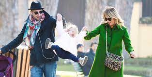 Dopo mesi di gossip sulla rottura forse in un'altra vita siamo stati anche insieme, aveva detto dj francesco nell'estate 2010 quando i. Alessia Marcuzzi E Francesco Facchinetti Battibecco Social Per La Nascita Del Figlio Leone Gossip