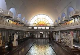 A Roubaix Un Sculpteur Polemique Dans La Piscine Le Quotidien De L Art