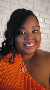 I want to thank Val Reed for inviting me to moderate her group. I'd like to  introduce myself. I'm passionate about fashion and fitness, and I work as a  stylist. I'm based