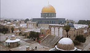 Badai salju turun dengan tebal di dataran tinggi golan sehingga menyebabkan penumpukan salju. Saat Salju Turun Di Masjidil Aqsa Yerusalem