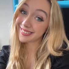 Anna Gb's Instagram, Twitter & Facebook