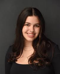 Carly Kahn's Instagram, Twitter & Facebook