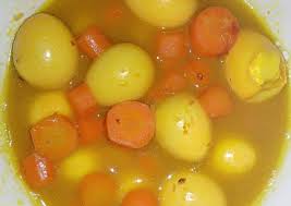 Warna nasi kuning ini melambangkan gunung emas artinya kemakmuran, kekayaan dan moral yang luhur. Resep Telur Puyuh Kuah Kuning To Balita Oleh Yantie Salim Cookpad