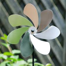 Hier erfährt man vom neutralen experten, wann eine kleinwindanlage sinn macht. Edelstahl Windrad Blume Silber Orbit Windspiel Made In Germany