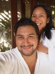 Tara Basro Jadi MUA Pribadi Sang Suami, Awali Dandan dengan Ciuman di Pipi 